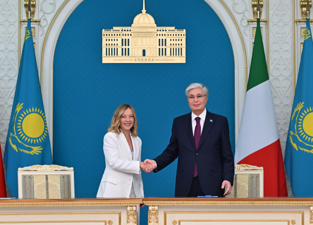 Qazaqstan men Italiia seriktestikti jańa deńgeige kóteredi
